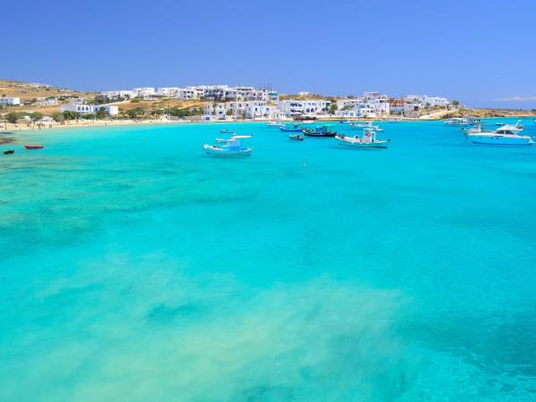 Island hopping cruise in Greece