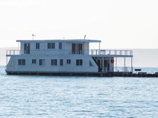 Kitesurfing and houseboat holiday, South Africa
