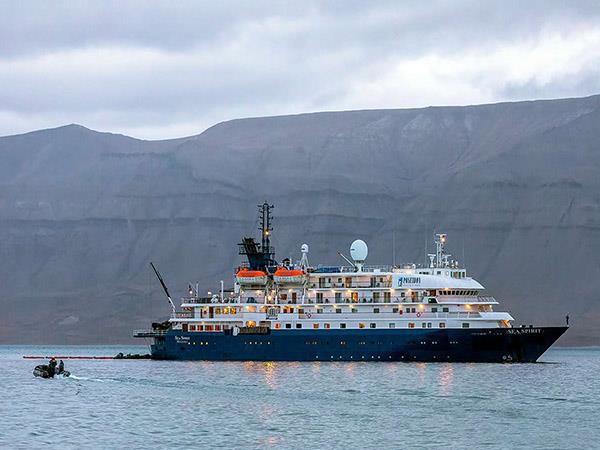 Greenland cruise and northern lights