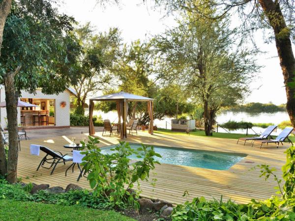 Botswana wildlife and cultural adventure vacation