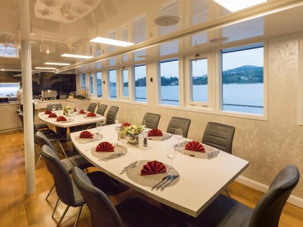 Central Croatia luxury cruise from Split 
