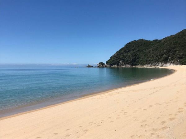Abel Tasman walking vacation in New Zealand