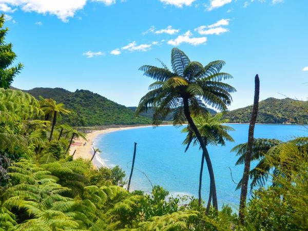 Abel Tasman walking vacation in New Zealand