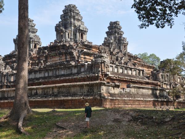 Family community volunteering vacation in Cambodia