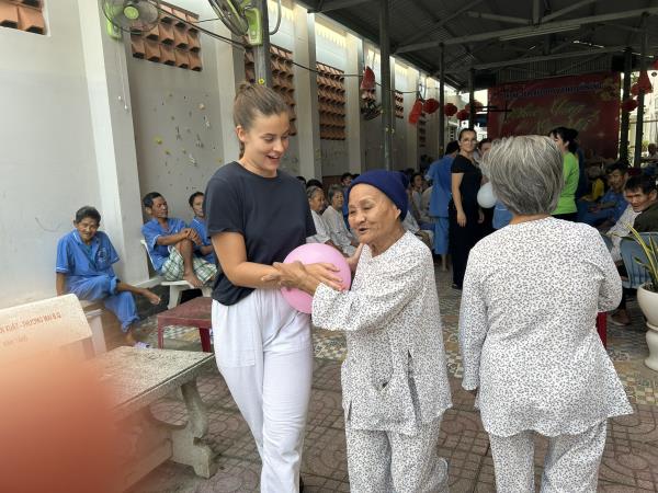 Family volunteering vacation in Vietnam