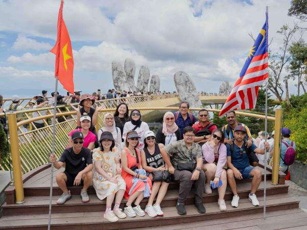 Family volunteering vacation in Vietnam
