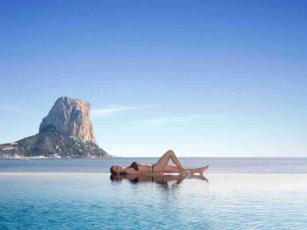 Luxury yoga & hiking vacation Spain