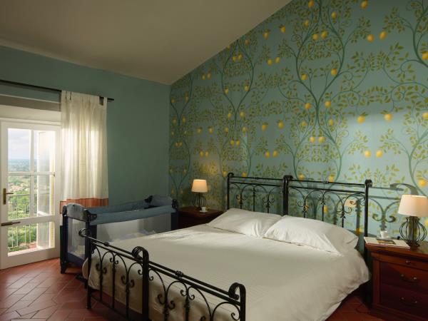 Tuscany farmhouse accommodation, Italy