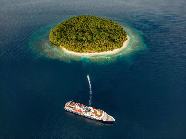 Forgotten islands of Indonesia cruise