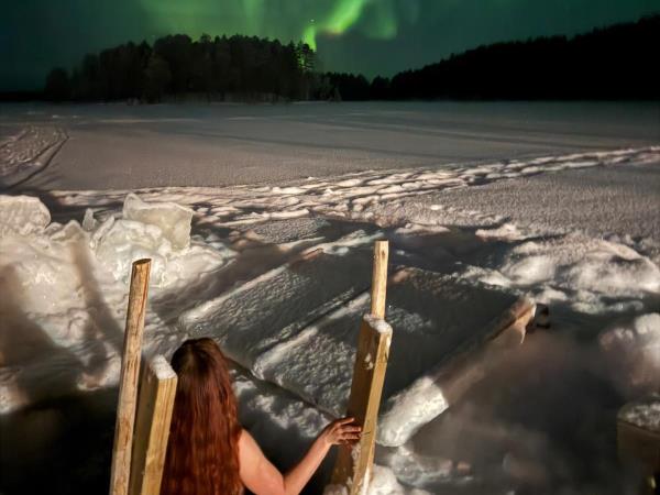 Cross-country skiing vacation in Finland's eastern wilderness