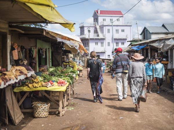 Madagascar holiday, Lemurs, canals & mountains