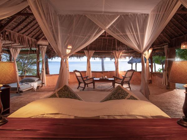 Kenya migration and Manda Bay beach vacation