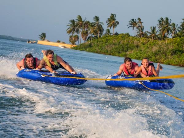 Kenya migration and Manda Bay beach vacation