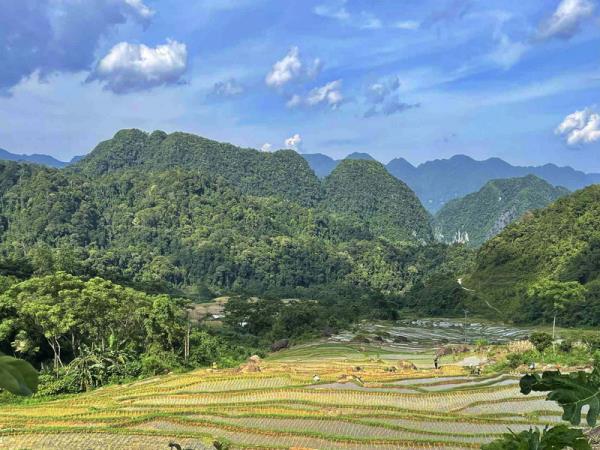 Laos and Vietnam holiday, Luang Prabang to Hanoi