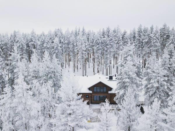 Family winter activity week in Finland