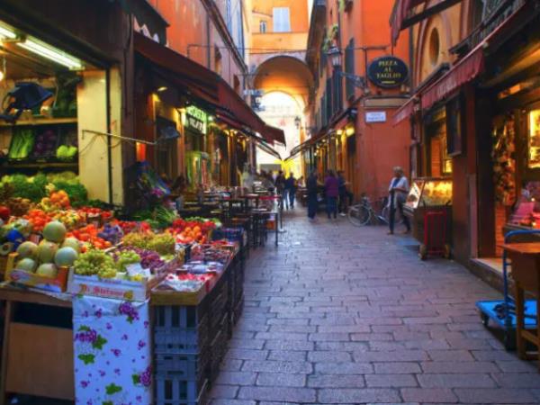 Parma tour, food and culture vacation in Italy