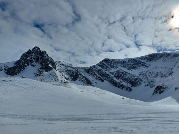 Yoga and ski or snowboard in Bulgaria vacation