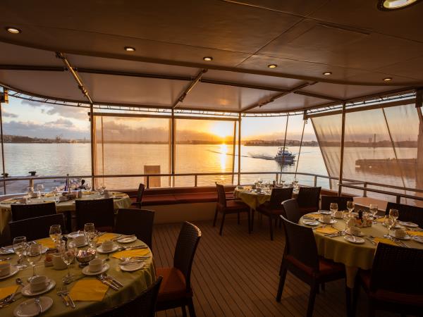 French Polynesia 10 night small ship cruise