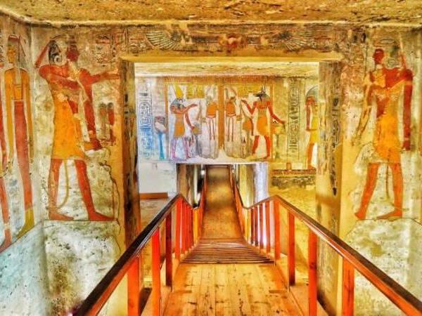 Egypt highlights with Nile Dahabiya cruise