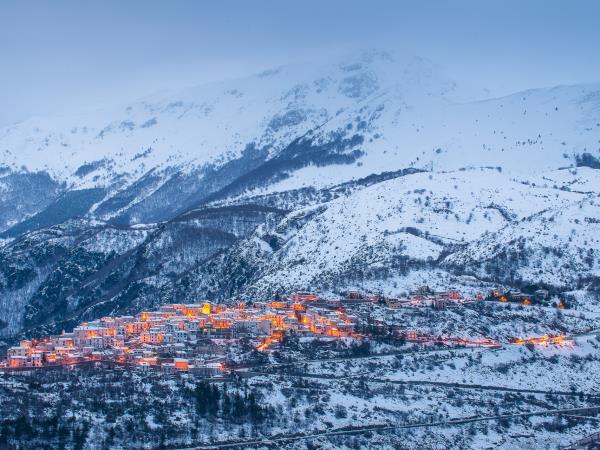 Wolf Tracking vacation in Central Appenines, Italy