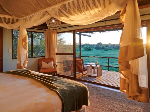 Botswana safari tour from desert to Delta and Falls 