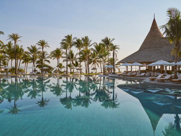 Family luxury safari & beach vacation, South Africa & Mozambique