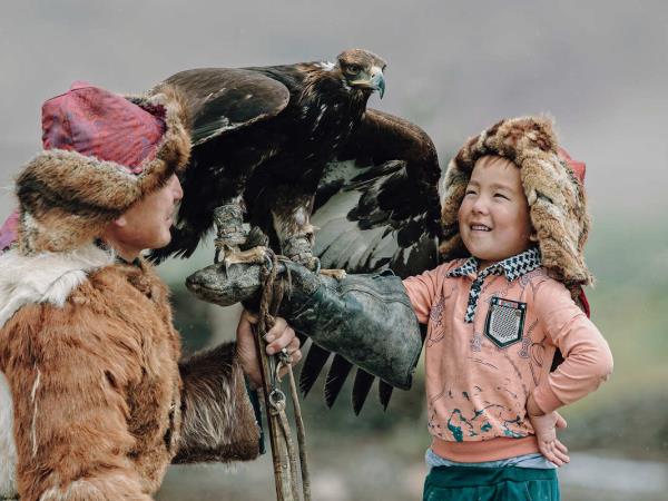 Snow leopards photography tour in Mongolia