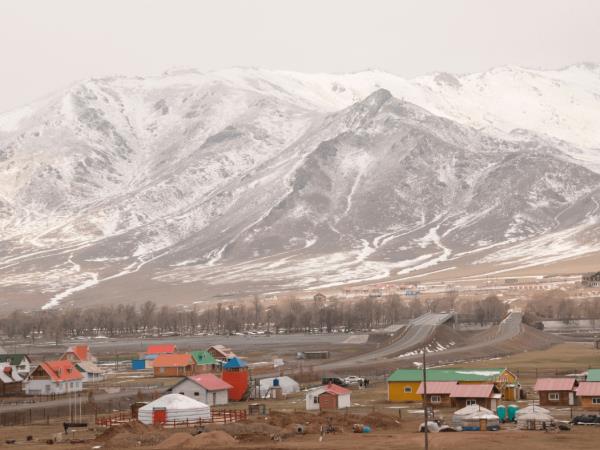 Snow leopards photography tour in Mongolia