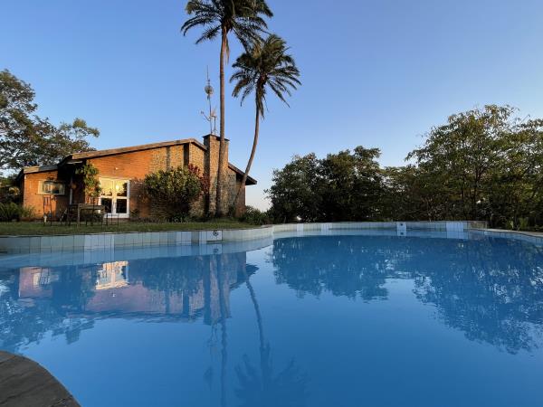 Malawi community volunteering and safari vacation