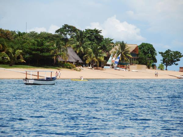 Malawi volunteering and safari vacation