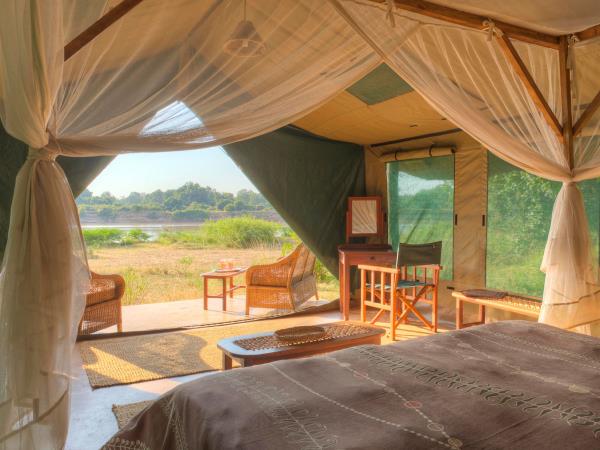 Malawi & Zambia vacation, safari & beach 