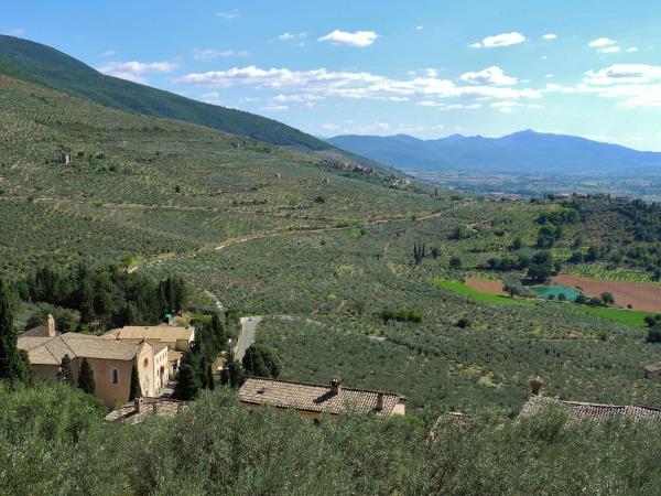 Umbria small group hiking vacation