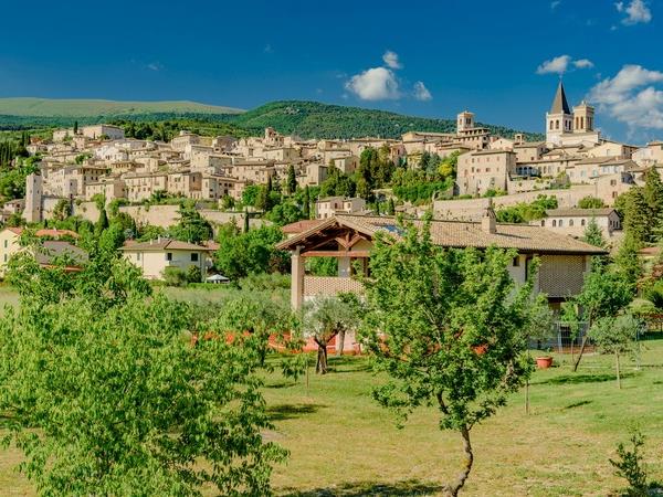Umbria small group hiking vacation