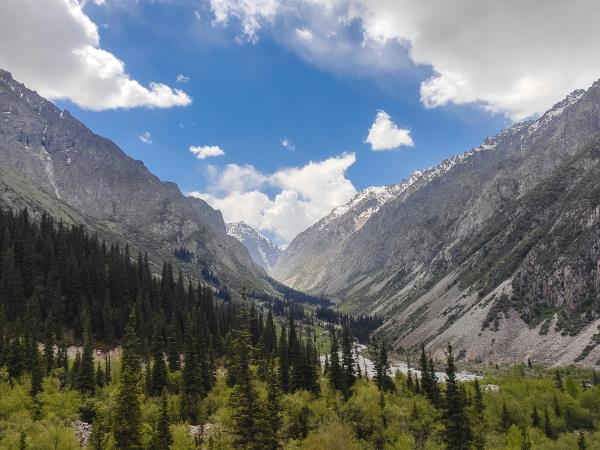 Kyrgyzstan Salbuurun Festival vacation