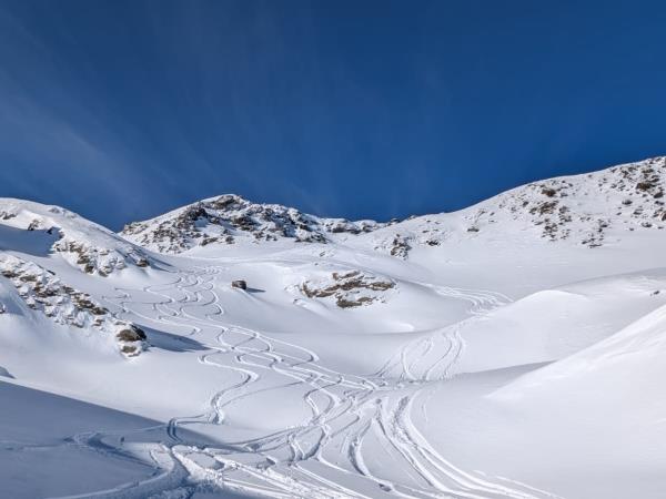 Intermediate ski touring vacation in France