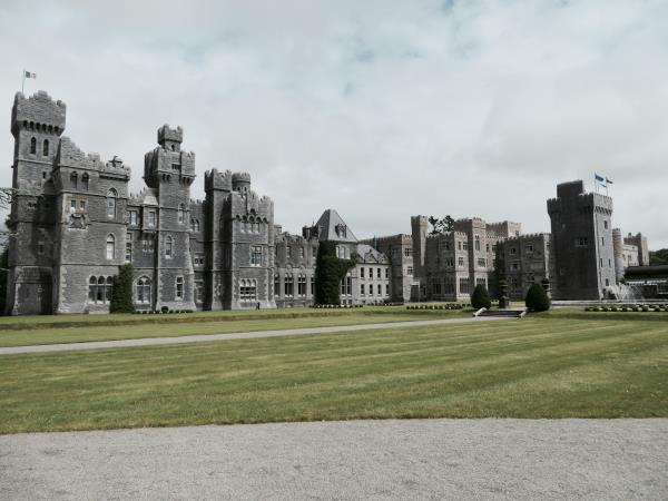 Electric car self drive tour in Ireland