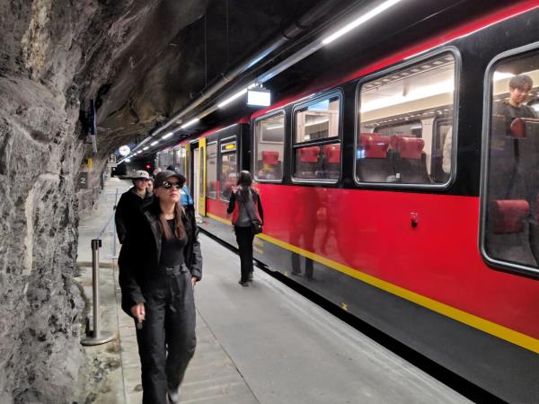 Six Swiss extremes hiking vacation