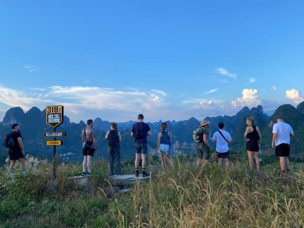 Hong Kong to Chengdu tour