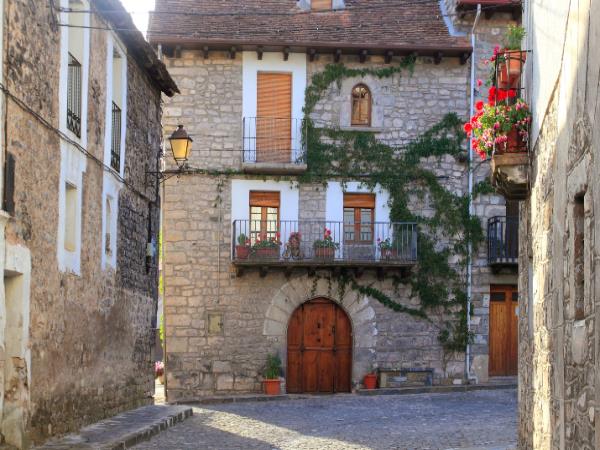 Pyrenees leisurely hiking vacation