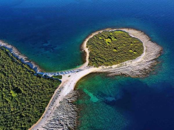 Dugi Otok sea kayaking expedition, Croatia