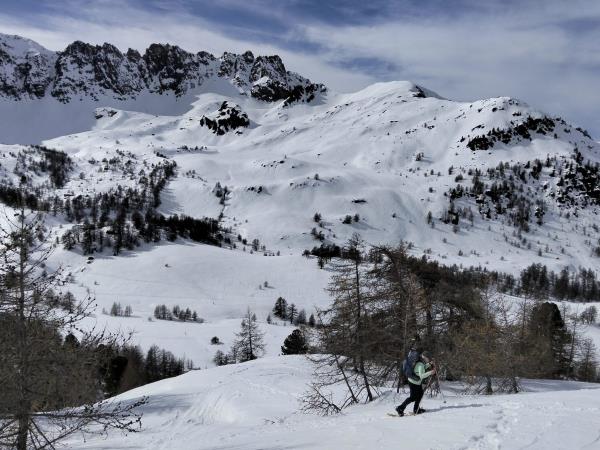 Hut to hut snowshoeing vacation in France