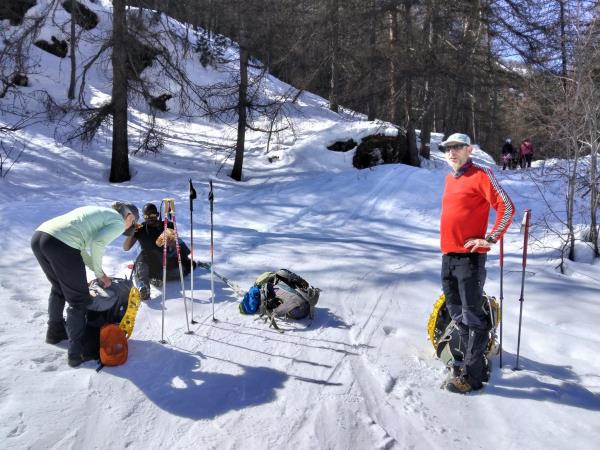 Hut to hut snowshoeing vacation in France