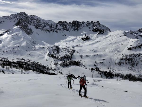 Hut to hut snowshoeing vacation in France