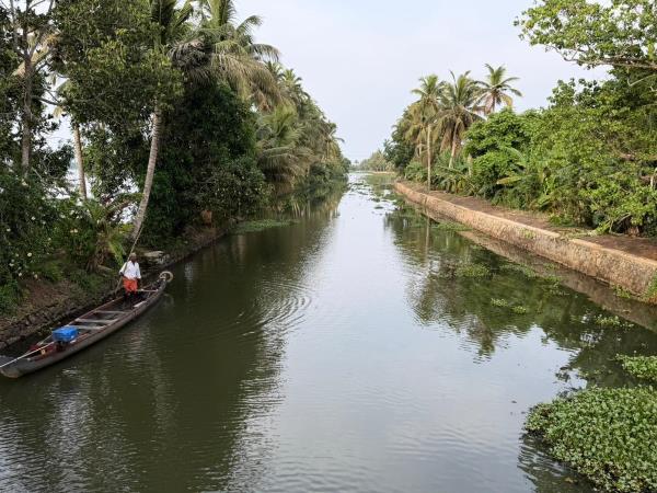 Tailor made houseboat cruise in Kerala, India