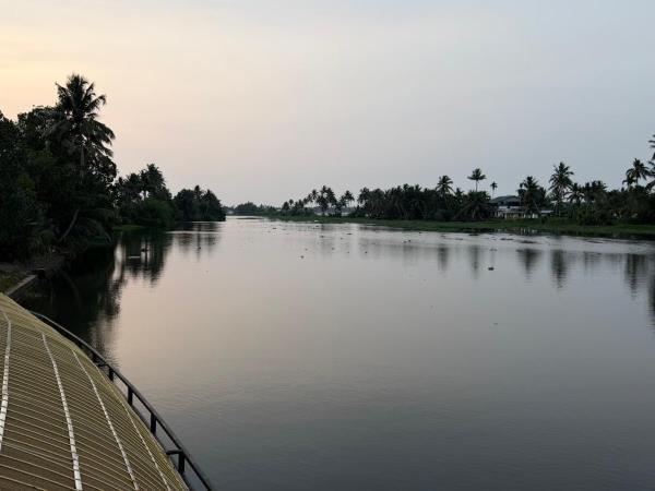 Tailor made houseboat cruise in Kerala, India