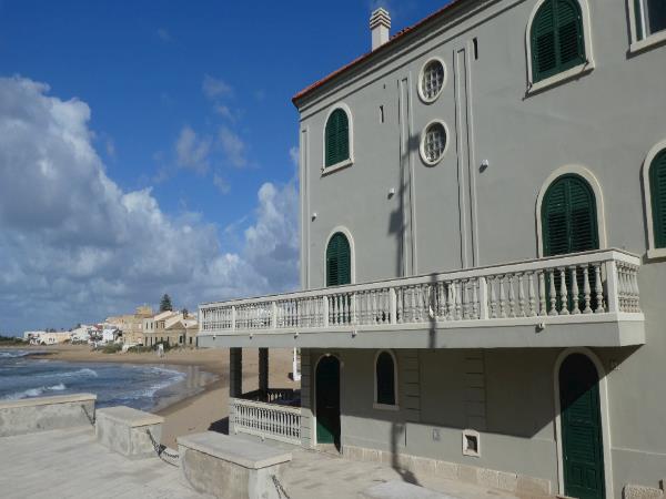 Sicily cultural and food small group hiking vacation