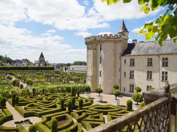 Loire Valley hiking vacation, chateaux & vineyards