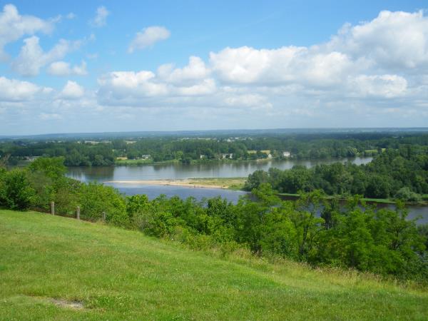 Loire Valley hiking vacation, chateaux & vineyards
