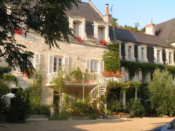 Loire Valley hiking vacation, chateaux & vineyards