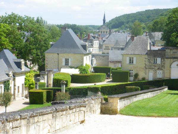 Loire Valley hiking vacation, chateaux & vineyards